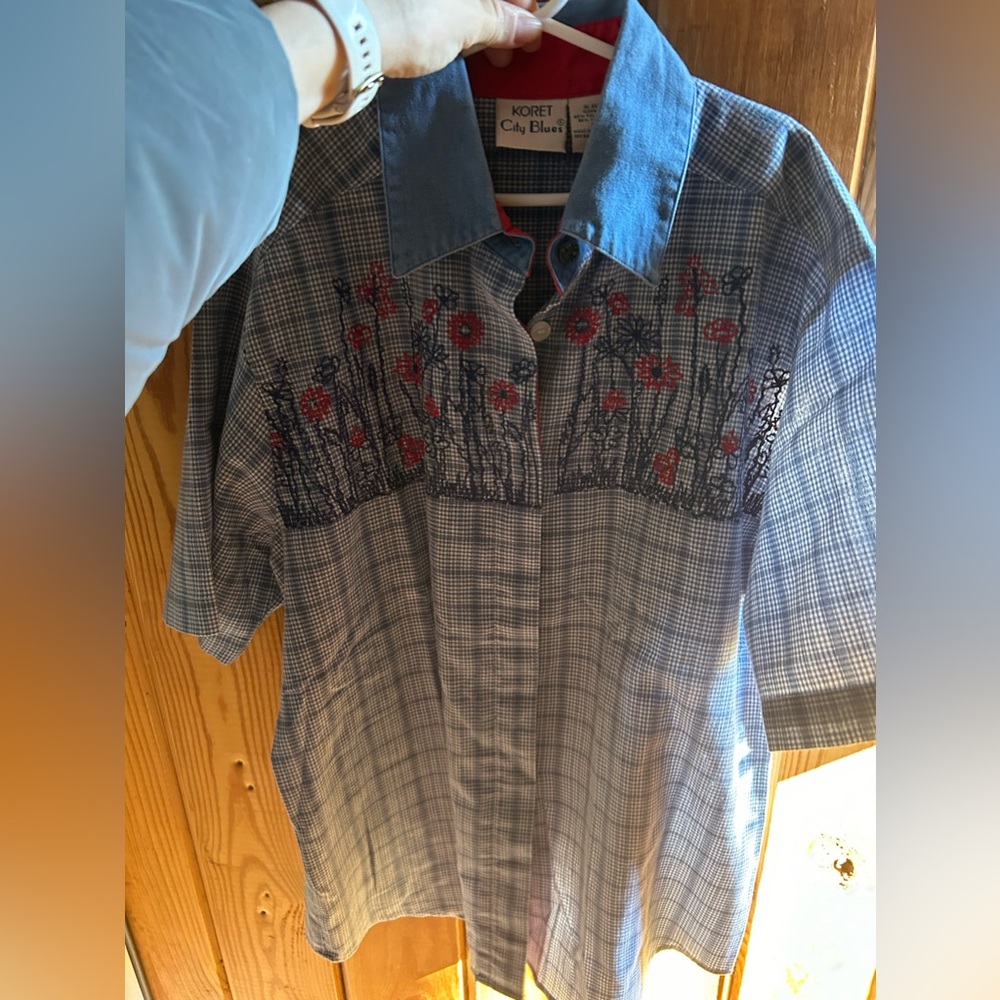Vintage womens shirt